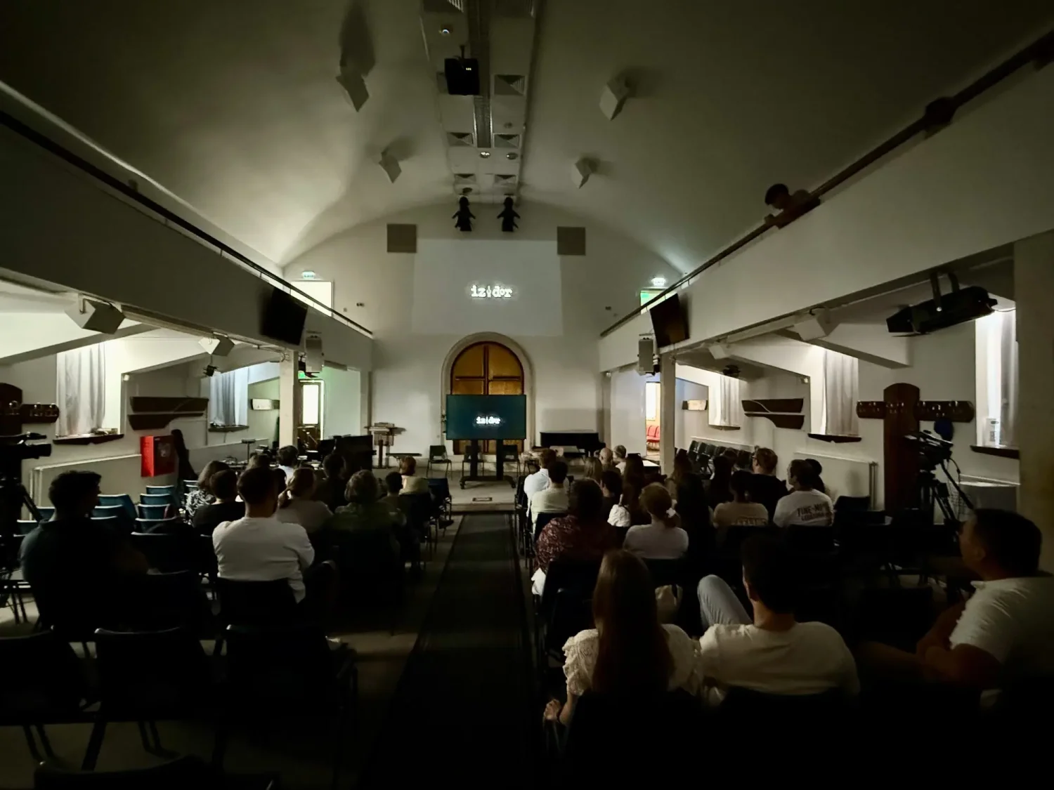 Showing IZIDOR in a church